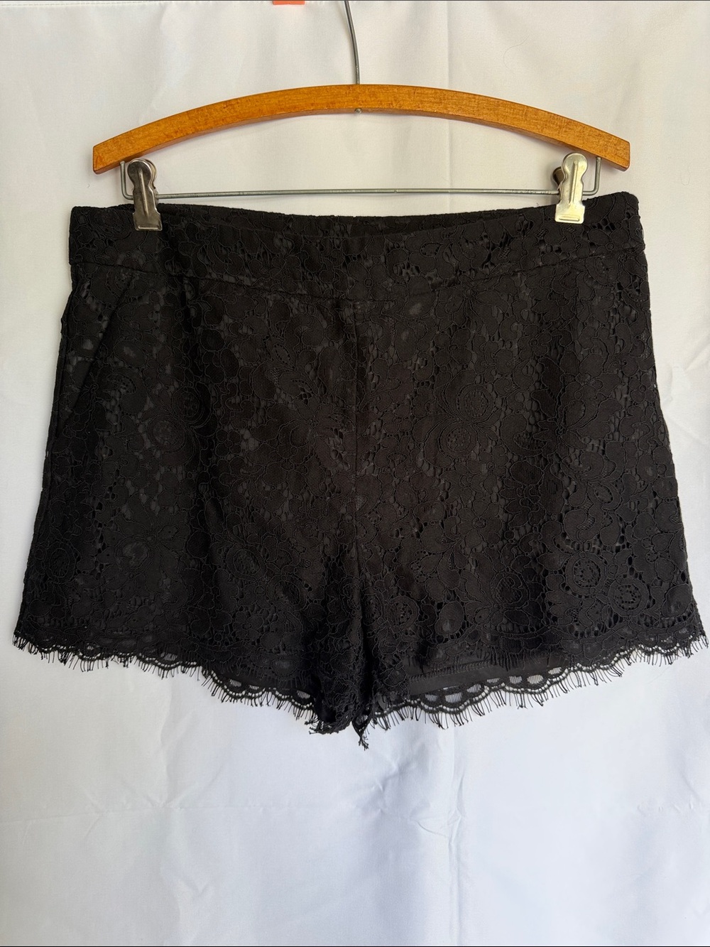 Express sz 12 Black Lace Overlay Dressy Shorts like new summer party resort wear